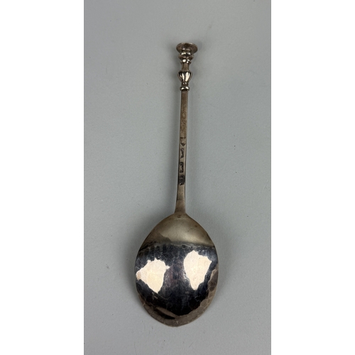 134 - A SILVER APOSTLE SPOON
17cm L
Weight: 39gms