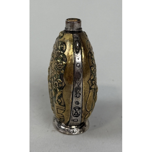 142 - A CHINOISERIE SILVER SCENT BOTTLE, PROBABLY LATE 17TH CENTURY ENGLISH
6.7cm H
Weight 56gms... 