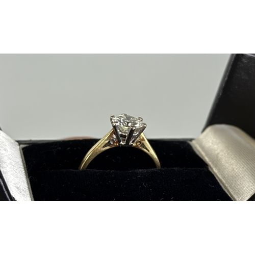 147 - A 1.18CT SOLITAIRE DIAMOND RING IN 18CT GOLD WITH CERTIFICATE
Diamond measures 7.01 x 7.05 x 4.07mm
... 