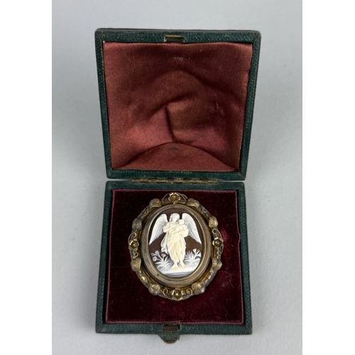 149A - A 19TH CENTURY CARVED CAMEO MOURNING LOCKET IN AN ANTIQUE CASE
Weight: 13.6gms