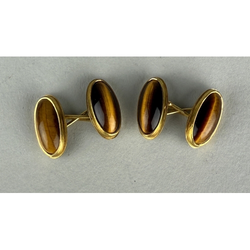 158 - A PAIR OF TIGERS EYE AND GOLD CUFFLINKS
Marked '750'.
Total weight: 13.5gms