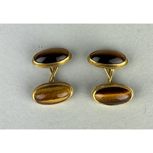 158 - A PAIR OF TIGERS EYE AND GOLD CUFFLINKS
Marked '750'.
Total weight: 13.5gms