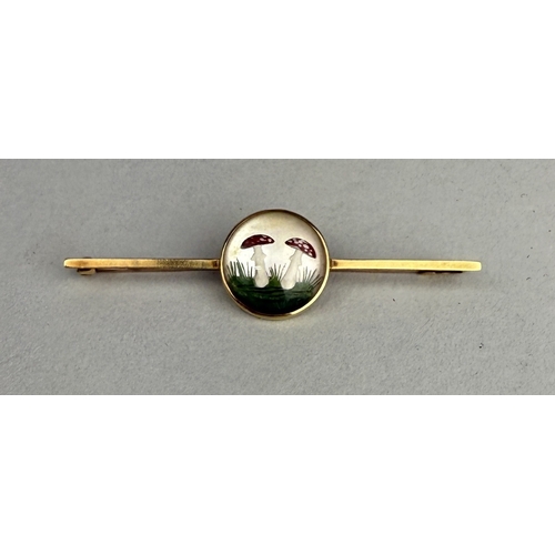 161 - A GOLD 'TOADSTOOL' PIN BROOCH MARKED 15CT
Weight: 4.2gms