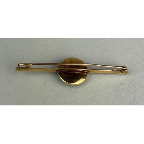 161 - A GOLD 'TOADSTOOL' PIN BROOCH MARKED 15CT
Weight: 4.2gms