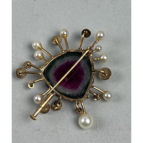 163 - AN ABSTRACT GOLD AND STONE BROOCH WITH PEARLS
4.5cm L
Weight: 7.6gms