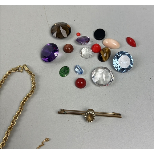 165 - A 9CT GOLD CHAIN ALONG WITH A SMALL 18CT GOLD BRACELET, A BASE METAL PIN AND VARIOUS LOOSE STONES
We... 