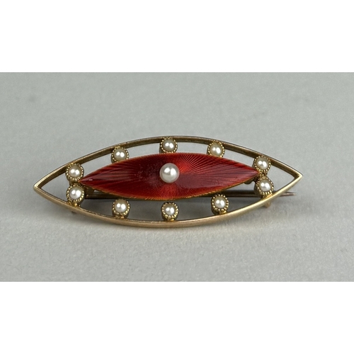 169 - A GOLD AND ENAMEL PIN BROOCH SET WITH SPLIT PEARLS
Marked 15ct
Weigth: 3.7gms