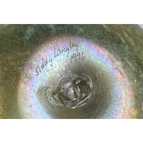 218 - SIDDY LANGLEY: AN IRIDESCENT GLASS VASE
Signed and dated 1996 to verso.
15cm x 15cm
 ... 