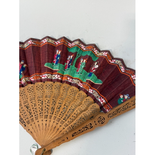 228 - A CHINESE FAN LATE QING DYNASTY