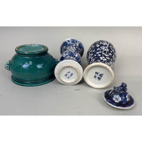 252 - A COLLECTION OF CHINESE CERAMICS TO INCLUDE BOWL AND VASE
Tallest: 29cms