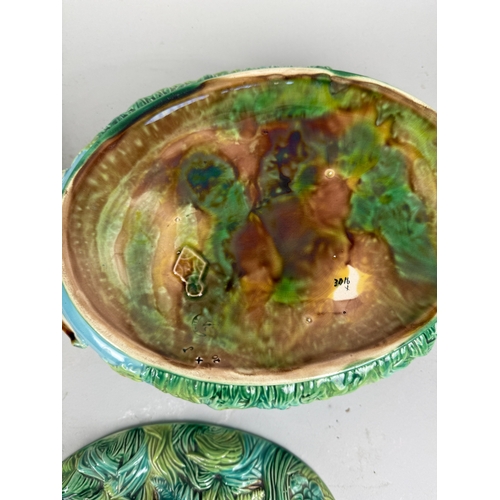 261 - A GEORGE JONES MAJOLICA GAME DISH
35 x 21 x18 cm