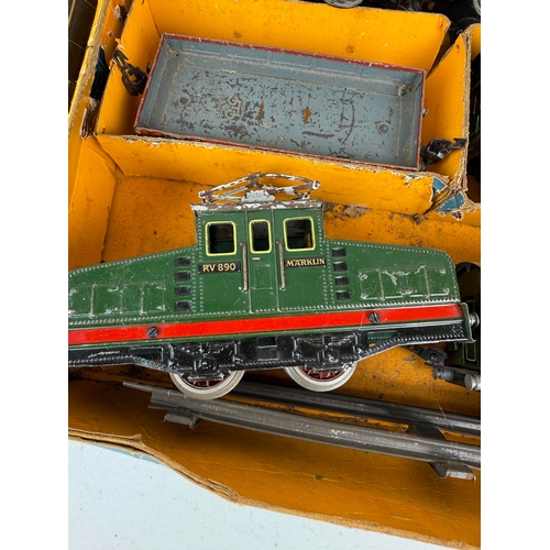 269 - MARKLIN ELECTRIC TRAIN SET IN MARKLIN BOX
Box 60cm x 36cm