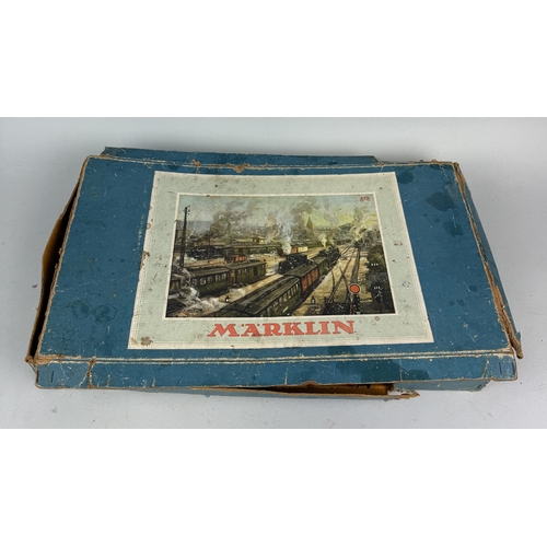 269 - MARKLIN ELECTRIC TRAIN SET IN MARKLIN BOX
Box 60cm x 36cm