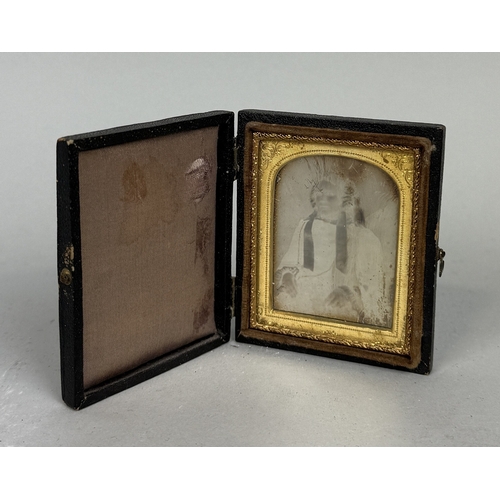 274 - A 19TH CENTURY DAGUERRETYPE IN CASE