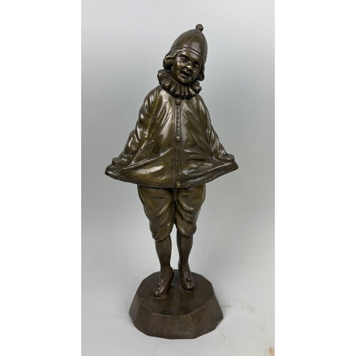 281 - AFTER DEMETRE CHIPARUS (ROMANIAN, 1886-1947): AN ART DECO BRONZE FIGURINE TITLED 'LITTLE CLOWN'
43.5... 