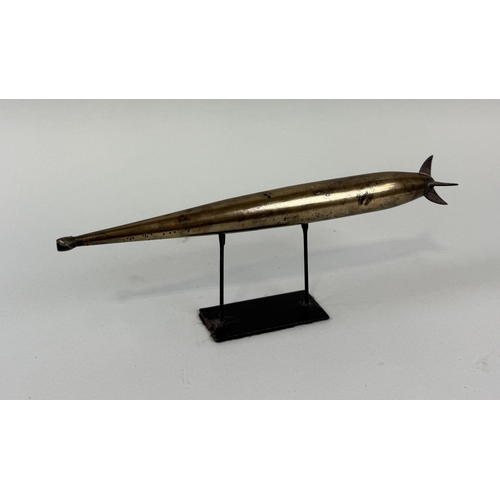 292A - A WWI TORPEDO, POSSIBLY AN ENGINEERS MODEL
29cm L
With stand.
 