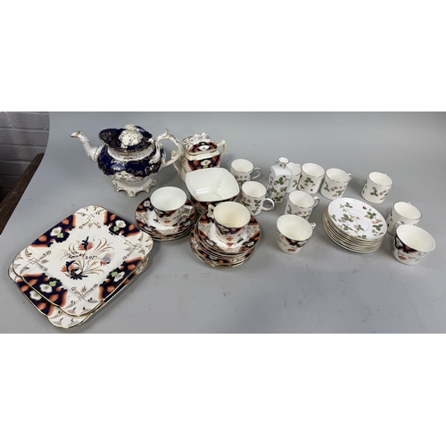 304 - WEDGWOOD WILD STRAWBERRY PART TEA SET ALONG WITH WELSH GAUDY SWANSEA CHINA
 