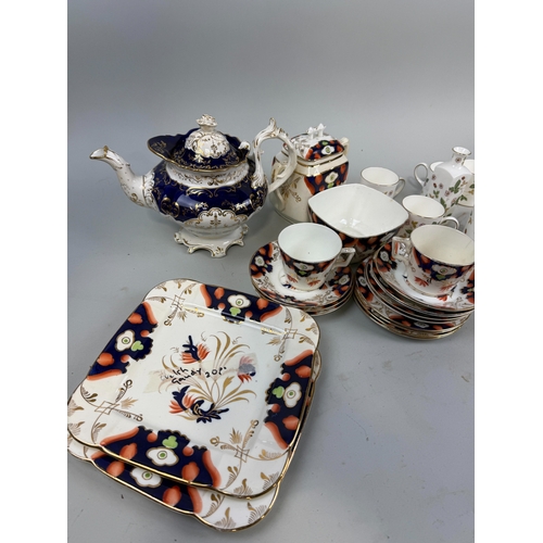 304 - WEDGWOOD WILD STRAWBERRY PART TEA SET ALONG WITH WELSH GAUDY SWANSEA CHINA
 