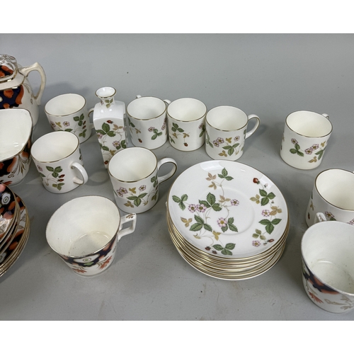 304 - WEDGWOOD WILD STRAWBERRY PART TEA SET ALONG WITH WELSH GAUDY SWANSEA CHINA
 