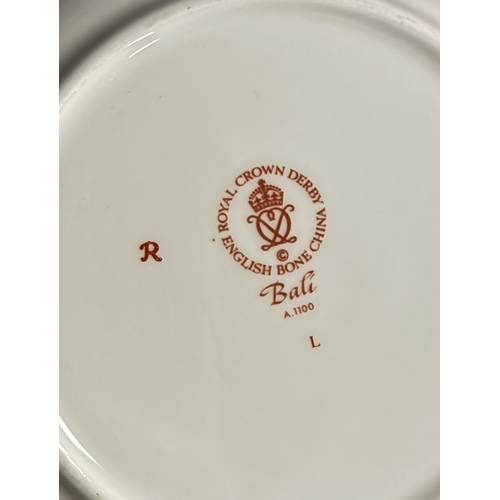 325 - ROYAL CROWN DERBY: PART TEA/COFFEE SERVICE, BALI PATTERN AND DERBY BORDERS PATTERN APPROXIMATELY 34 ... 