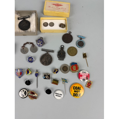 350 - A COLLECTION OF MEDALS AND COINS, INCLUDING SOME COLD WAR PINS AND BADGES
 