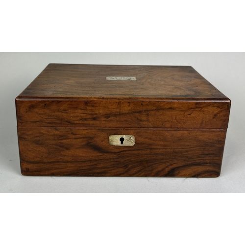 382 - A 19TH CENTURY ROSEWOOD BOX WITH MOTHER-OF-PEARL INLAID PLAQUE
Dated 1872
 
27 x 19 x 11 cm... 