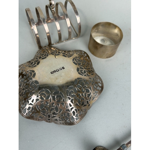 75 - A COLLECTION OF SILVER ITEMS TO INCLUDE A MAPPIN AND WEBB TOAST RACK, A NAPKIN RING, CANDLE SNUFFER,... 