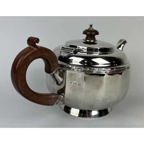 76 - A SILVER TEA POT
Weight: 370gms