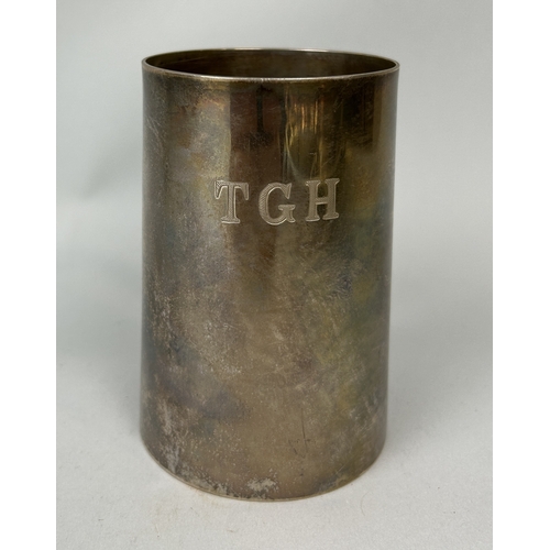 82 - A SILVER TANKARD
Weight: 208gms 
 