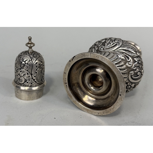 90 - WALKER AND HALL: A SILVER SUGAR SHAKER
18cm H
Weight: 163gms