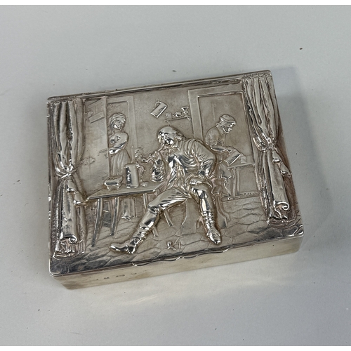 85 - A NOVELTY SILVER BOX WITH REPOUSSE SCENE OF A MAN SMOKING A PIPE
 
13 x 10 cm
Weight 248 gms... 