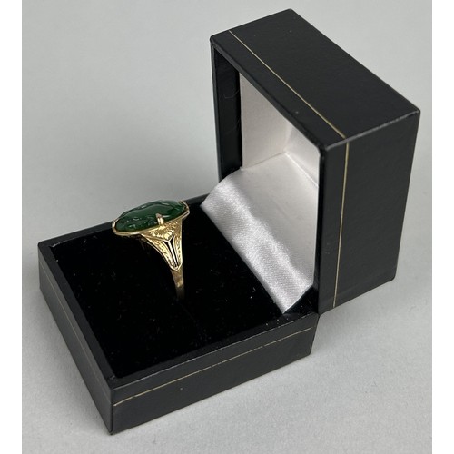 172B - A CHINESE 14CT GOLD RING SET WITH JADE BEZEL

Weight: 4.1gms