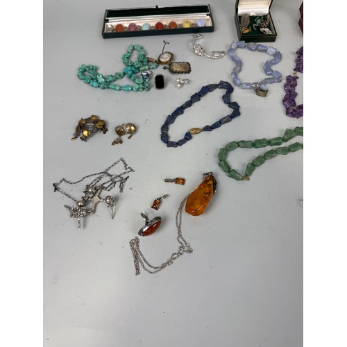 172I - A LARGE COLLECTION OF JEWELLERY TO INCLUDE SILVER, AMBER (QTY