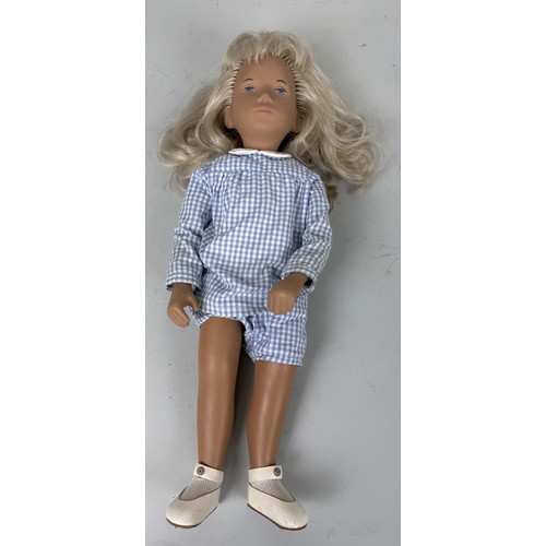 1017 - A VINTAGE SASHA BLONDE GINGHAM DOLL
40cms