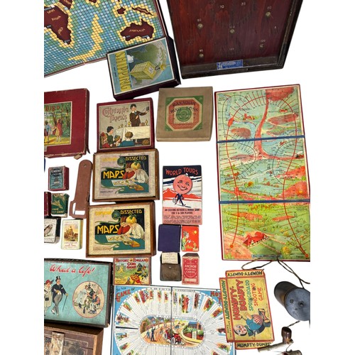 1011 - A LARGE COLLECTION OF VINTAGE TOYS TO INCLUDE A STEREOSCOPE, VARIOUS GAMES AND BOARD GAMES 