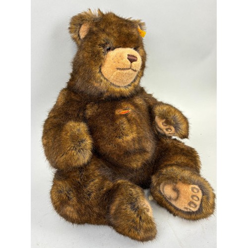 1023A - A STEIFF BEAR
Height: 43cms