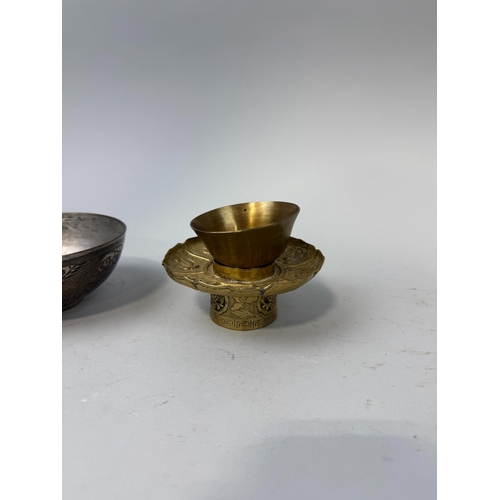 126 - A CHINESE BRASS METAL RITUAL DISH AND STAND ALONG WITH A METAL BOWL
Stand 11cm x 5cm