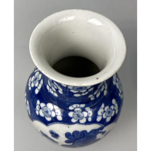 162 - A CHINESE BLUE AND WHITE VASE
25cm H