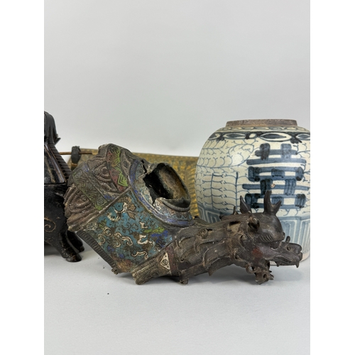 169 - A COLLECTION OF ASIAN ITEMS TO INCLUDE CHINESE BRONZE CLOISONNE DRAGON