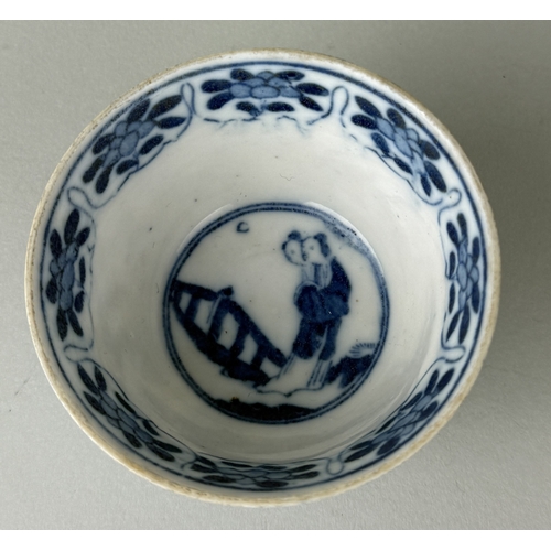 174 - A CHINESE KANGXI PERIOD BLUE AND WHITE PORCELAIN WINE CUP DECORATED WITH FLOWERS AND TWO FIGURES BY ... 