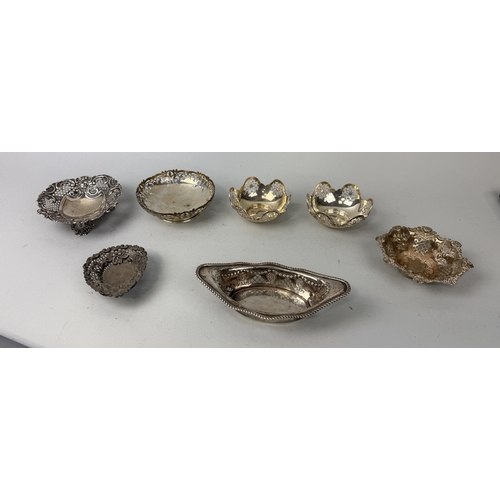 192 - A COLLECTION OF SEVEN SILVER DISHES
Total weight: 491gms