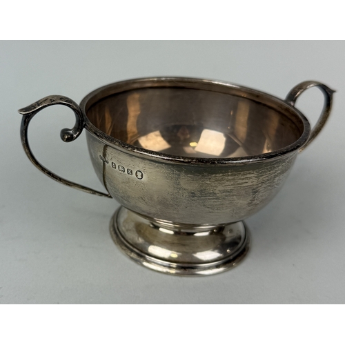 200 - A SILVER TWIN HANDLED CUP
Weight: 124gms