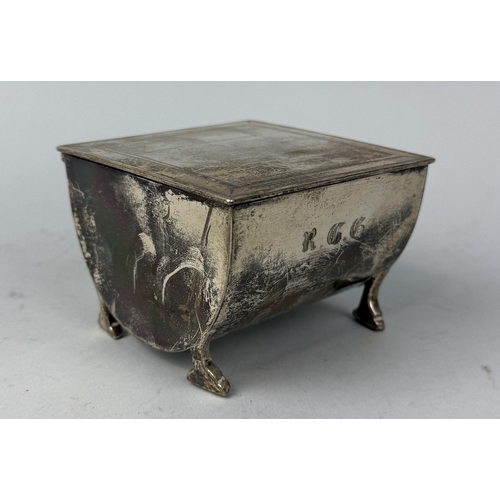 201 - A SILVER BOX WITH WOODEN INTERIOR
Weight: 369gms