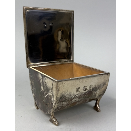 201 - A SILVER BOX WITH WOODEN INTERIOR
Weight: 369gms