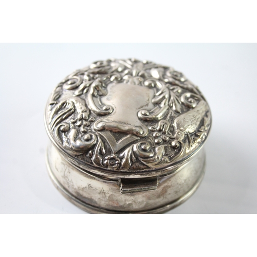 207 - A BIRMINGHAM STERLING SILVER JEWELLERY BOX
Weight: 127gms
By Broadway and Co.
9cm D... 