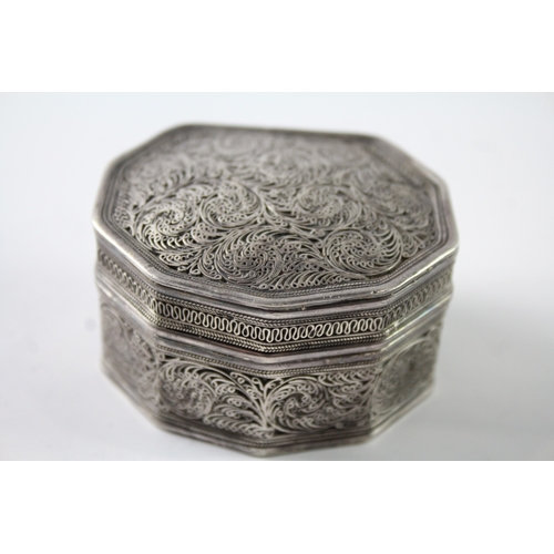 211 - AN ANTIQUE .800 SILVER SCROLLING LEAF DESIGN TRINKET BOX
Weight: 91gms