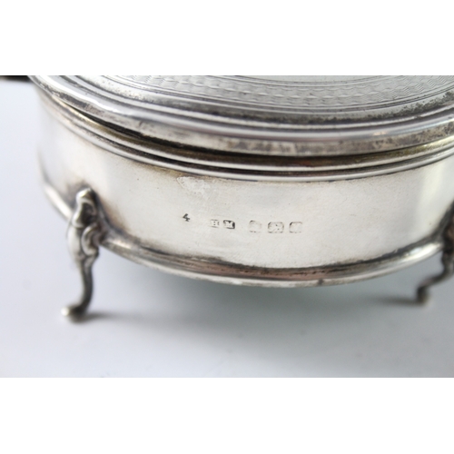 220 - AN ANTIQUE BIRMINGHAM STERLING SILVER WEIGHTED JEWELLERY BOX
Weight: 235gms
By Henry Matthews.... 