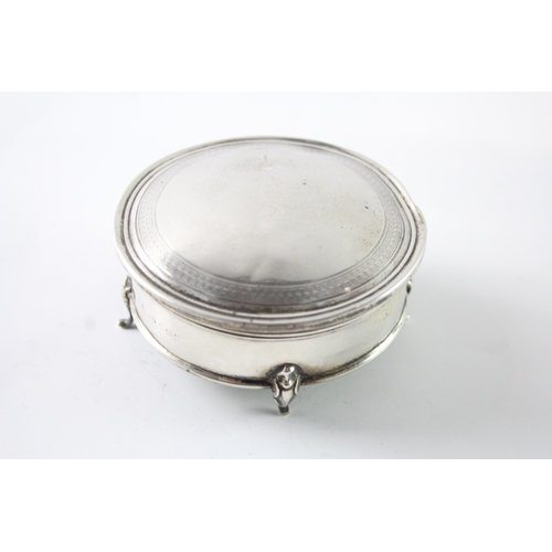 220 - AN ANTIQUE BIRMINGHAM STERLING SILVER WEIGHTED JEWELLERY BOX
Weight: 235gms
By Henry Matthews.... 