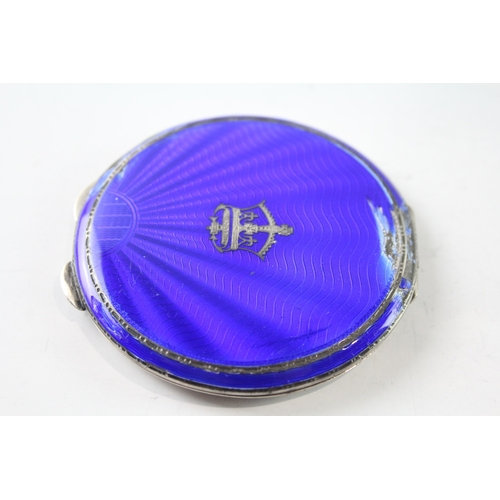 221 - A .925 STERLING SILVER ENAMEL VANITY COMPACT
Weight: 94gms