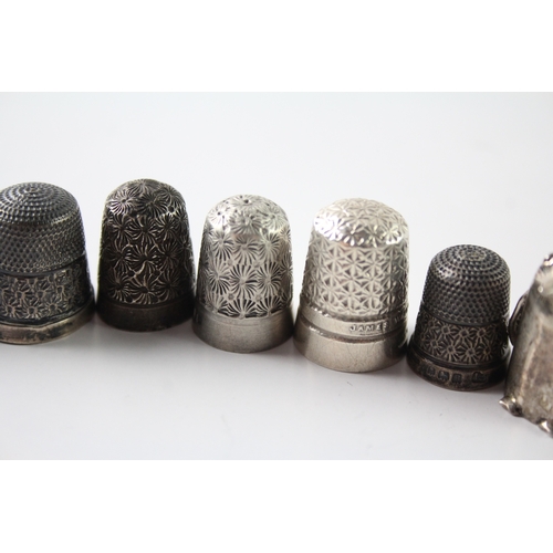 230 - A GROUP OF EIGHT .925 STERLING SILVER THIMBLES INCLUDING ANTIQUE, CHARLES HORNER
Weight: 48gms... 